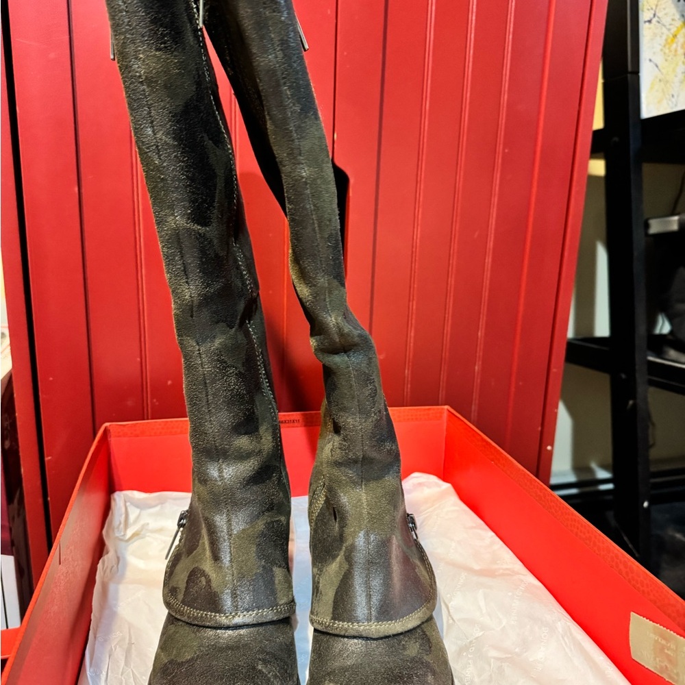 Donald J. Pliner Devi3 Olive Vintage Suede Boots